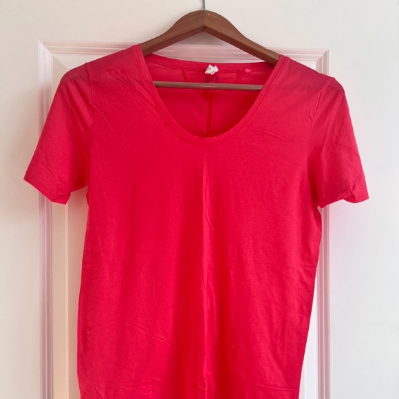 Under Armour slim fit pink tshirt size medium. - Picture 1 of 4